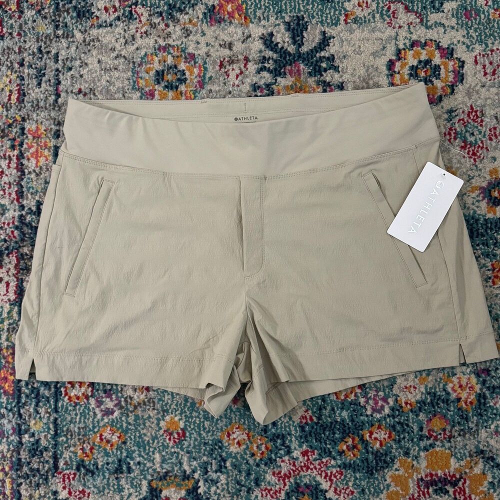NEW Athleta Trekkie North Short in Beige Size 18